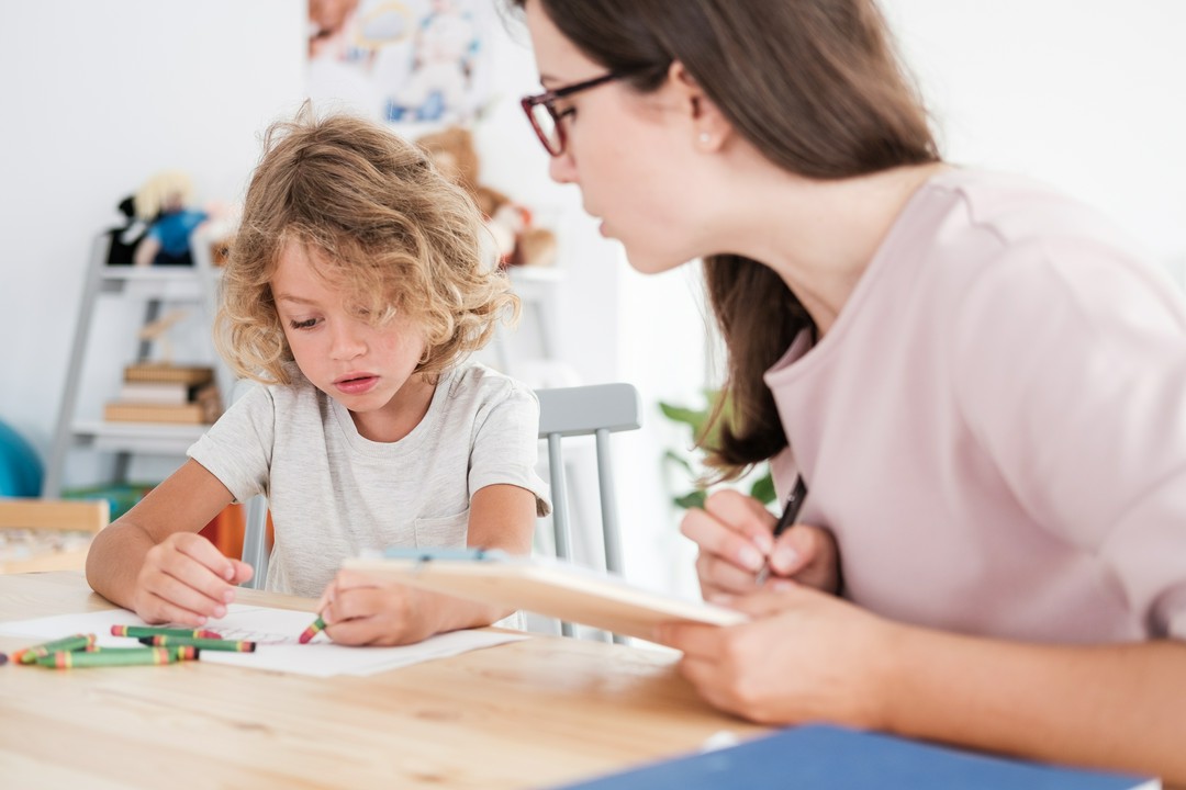 Jak wspierać dziecko w nauce w ramach terapii pedagogicznej?