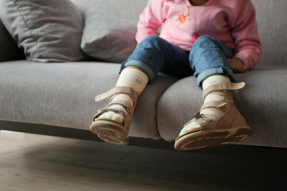 Jakie techniki są stosowane w trójpłaszczyznowej terapii stóp?