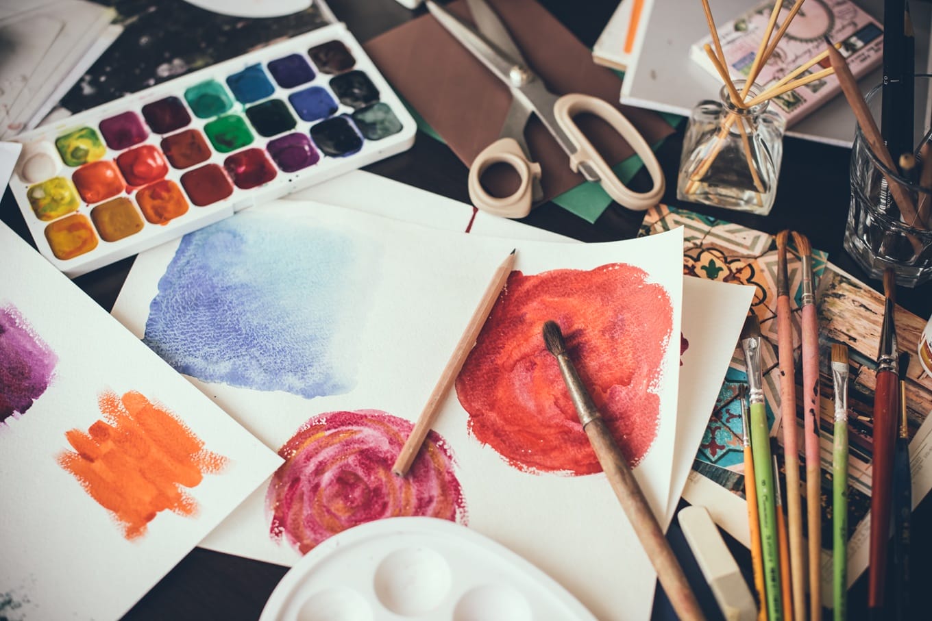 Jak zorganizować warsztaty artystyczne w domu? Porady dla rodziców